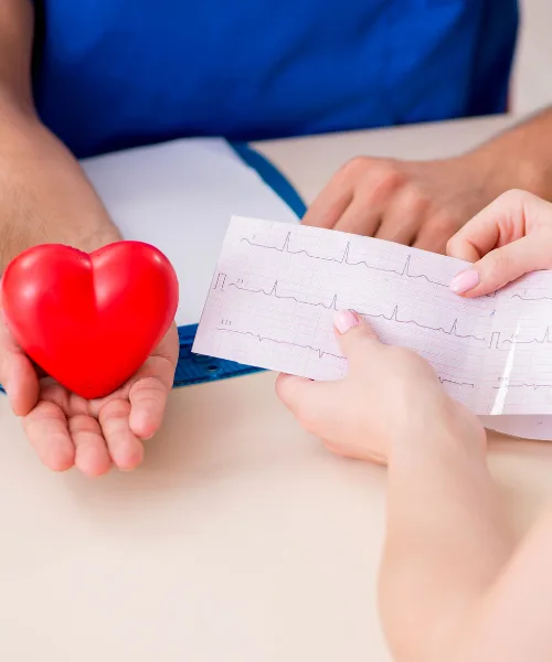 ¿Qué médico trata pericarditis?
